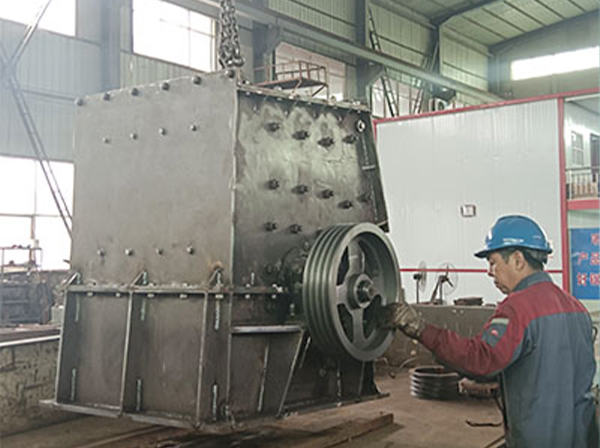 800X600箱式破碎機(jī)發(fā)貨現(xiàn)場